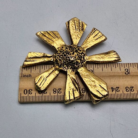 Vintage Gold Tone Textured Abstract Metal Flower Brooch Pin - Picture 4 of 4